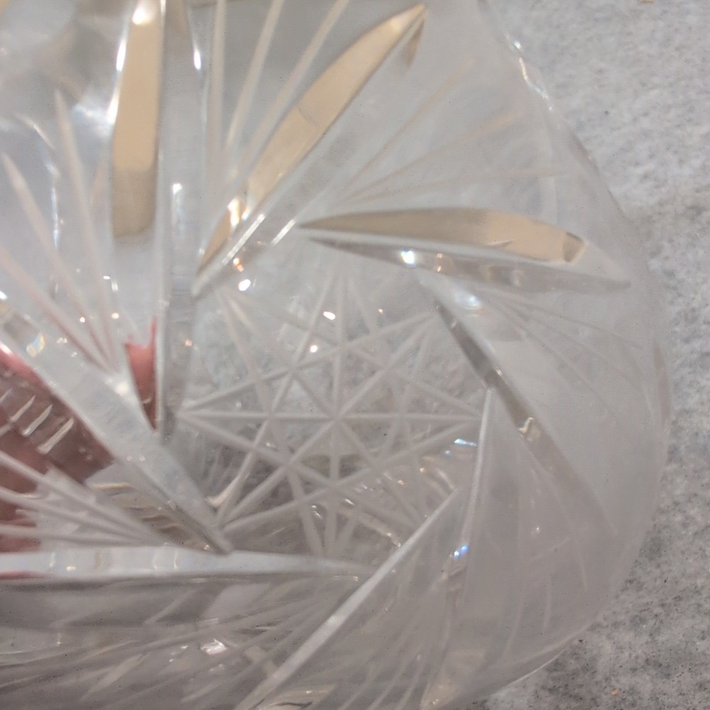 Vintage Crystal Glass Basket Clear Etched Starburst Handle Bowl Dish‎ 6" - Picture 5 of 5